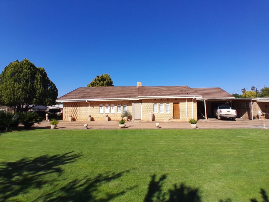 4 Bedroom Property for Sale in Kuruman Northern Cape